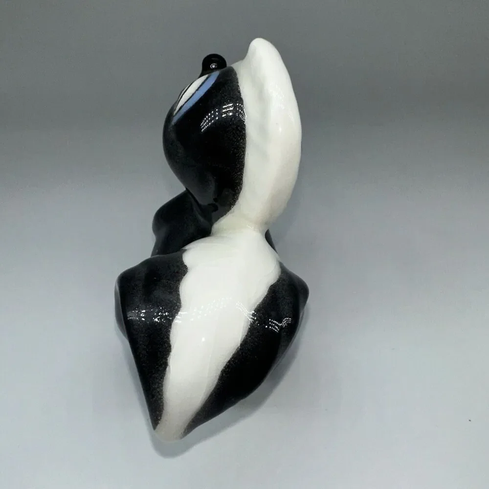 Vintage Disney Productions Flower Skunk From Bambi Parks Souvenir Ceramic Figure